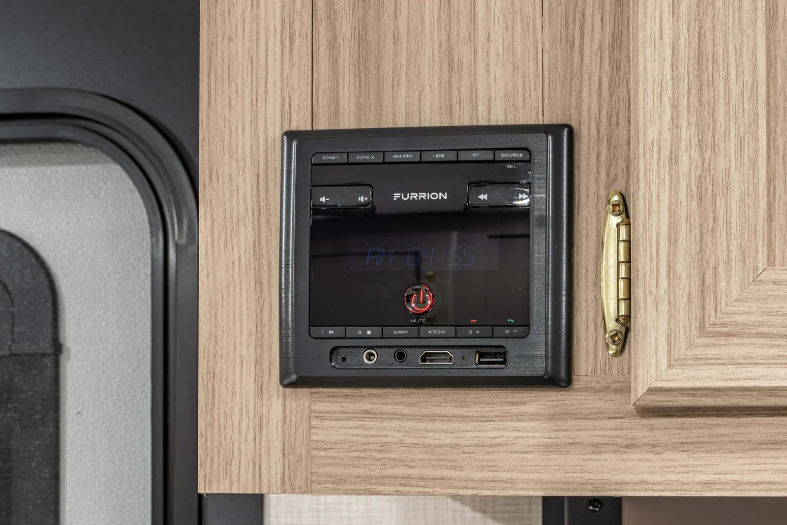 2026 KZ RV Sportsmen Classic 130RD Travel Trailer Media Center — illustration du fabricant, millésime indiqué sur la photo