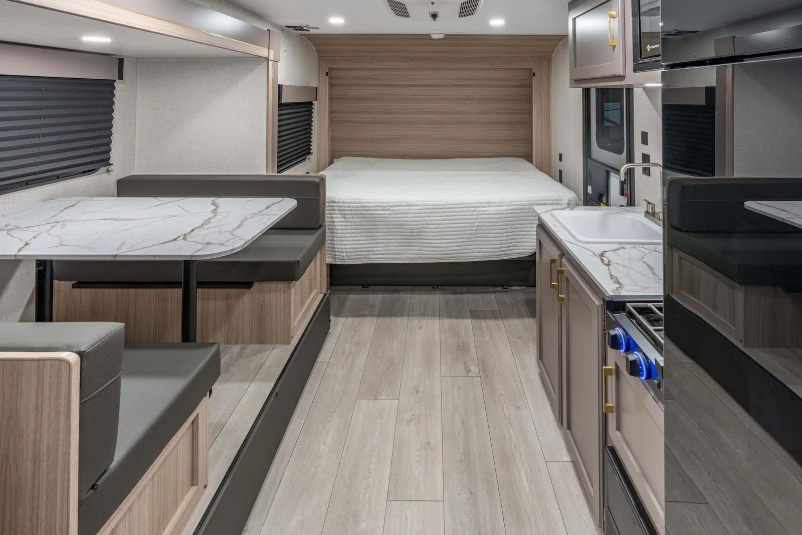 2026 KZ RV Sportsmen Classic 171BH Travel Trailer Back to Front — illustration du fabricant, millésime indiqué sur la photo