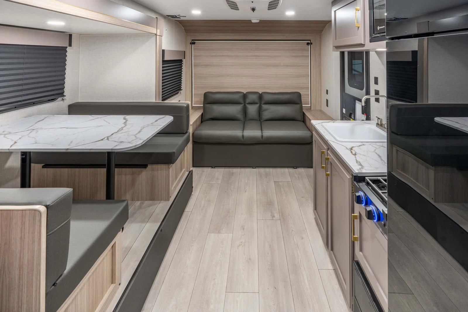2026 KZ RV Sportsmen Classic 171BH Travel Trailer Back to Front 2 — illustration du fabricant, millésime indiqué sur la photo