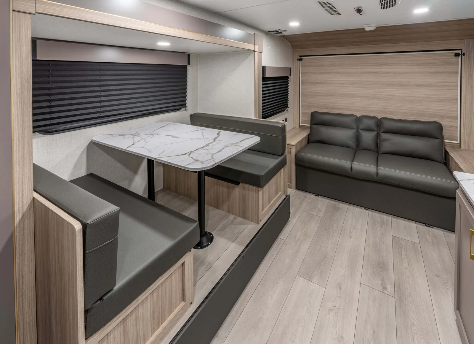 2026 KZ RV Sportsmen Classic 171BH Travel Trailer Dinette and Murphy — illustration du fabricant, millésime indiqué sur la photo