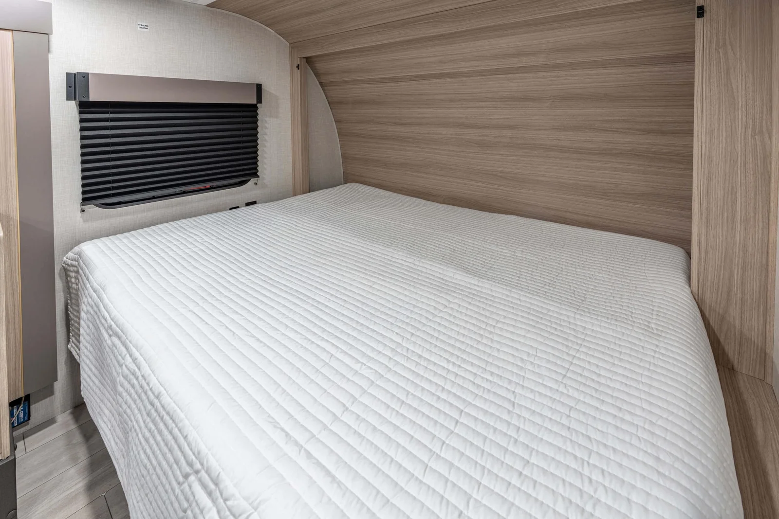2026 KZ RV Sportsmen Classic 171BH Travel Trailer Queen Bed 2 — illustration du fabricant, millésime indiqué sur la photo
