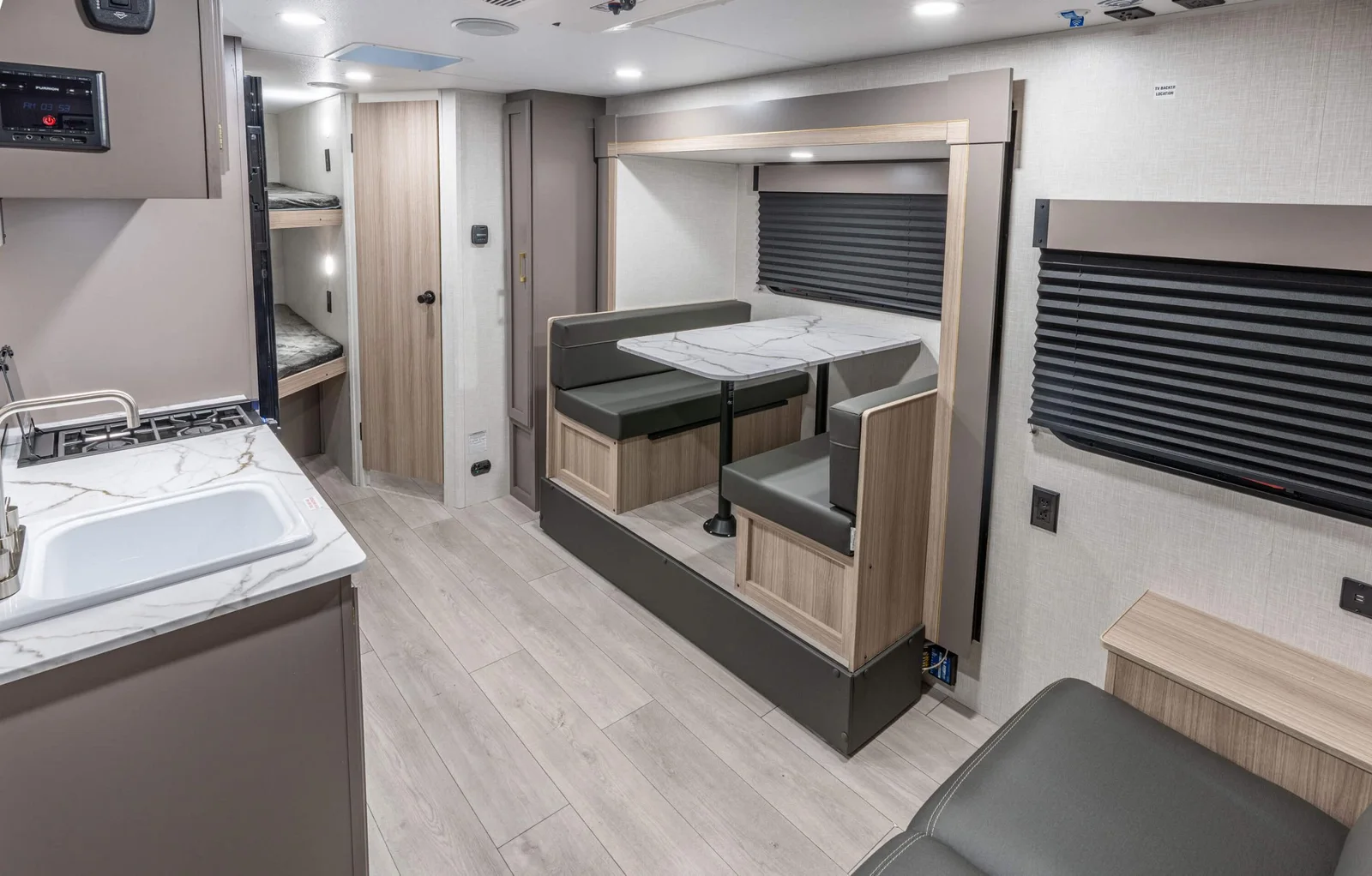 2026 KZ RV Sportsmen Classic 171BH Travel Trailer Dinette Slide — illustration du fabricant, millésime indiqué sur la photo
