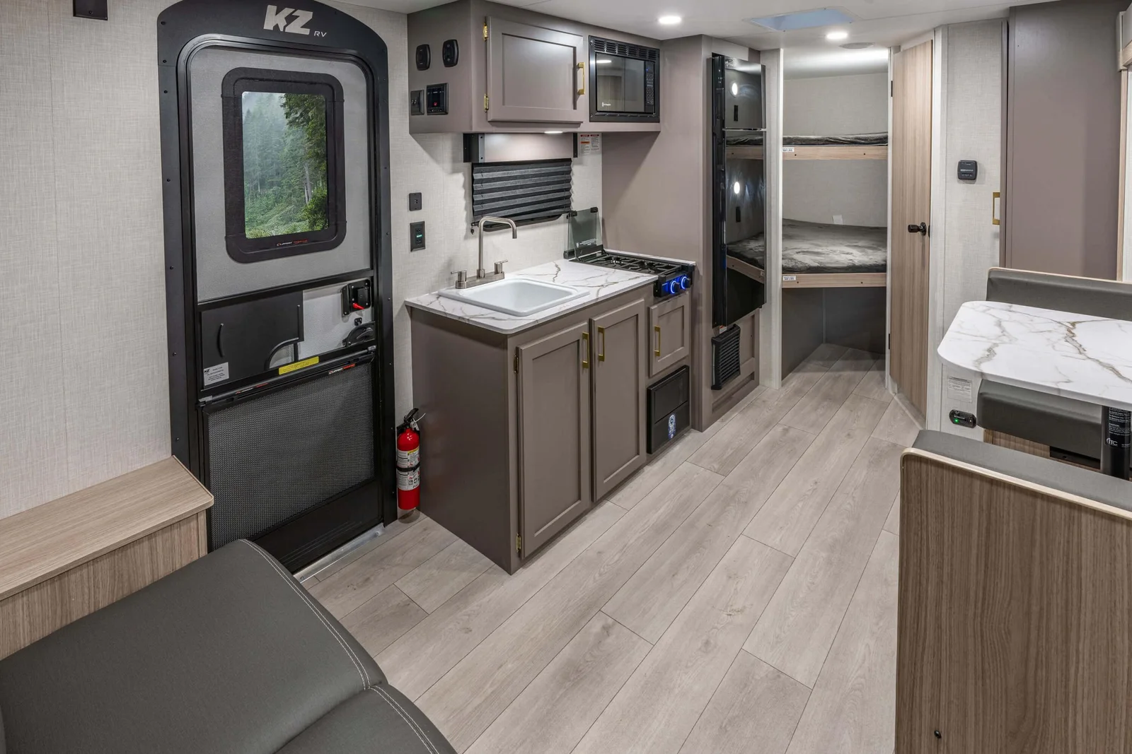 2026 KZ RV Sportsmen Classic 171BH Travel Trailer Kitchen Bunks — illustration du fabricant, millésime indiqué sur la photo