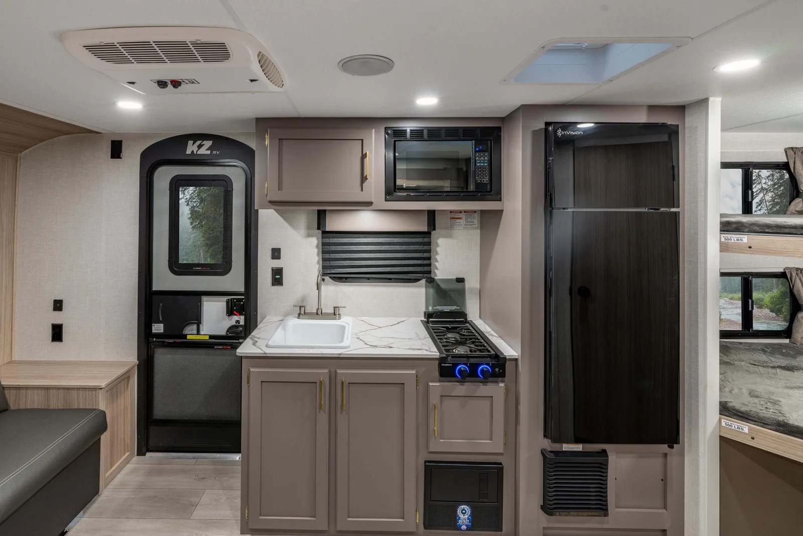 2026 KZ RV Sportsmen Classic 171BH Travel Trailer Kitchen — illustration du fabricant, millésime indiqué sur la photo