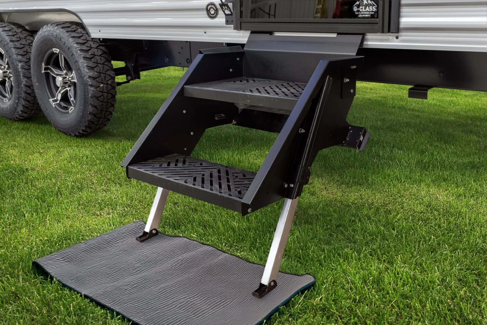 2026 KZ RV Sportsmen Classic 240BH Travel Trailer Exterior 5 — illustration du fabricant, millésime indiqué sur la photo