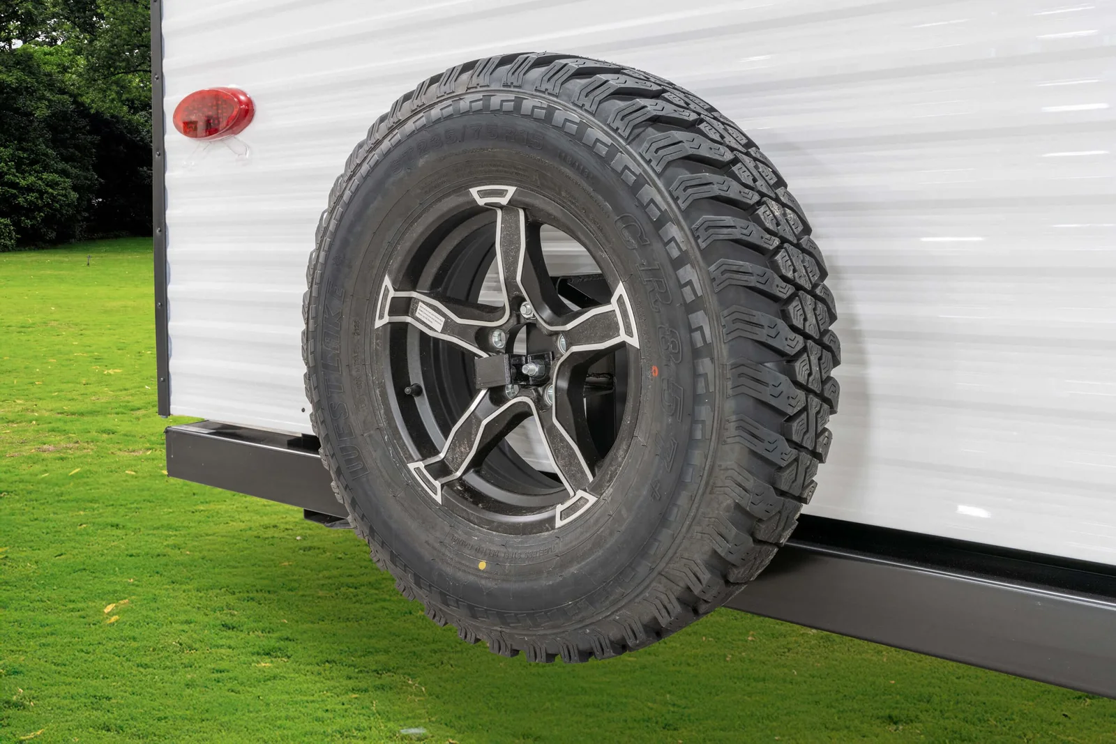 2026 KZ RV Sportsmen Classic 240BH Travel Trailer Exterior 3 — illustration du fabricant, millésime indiqué sur la photo