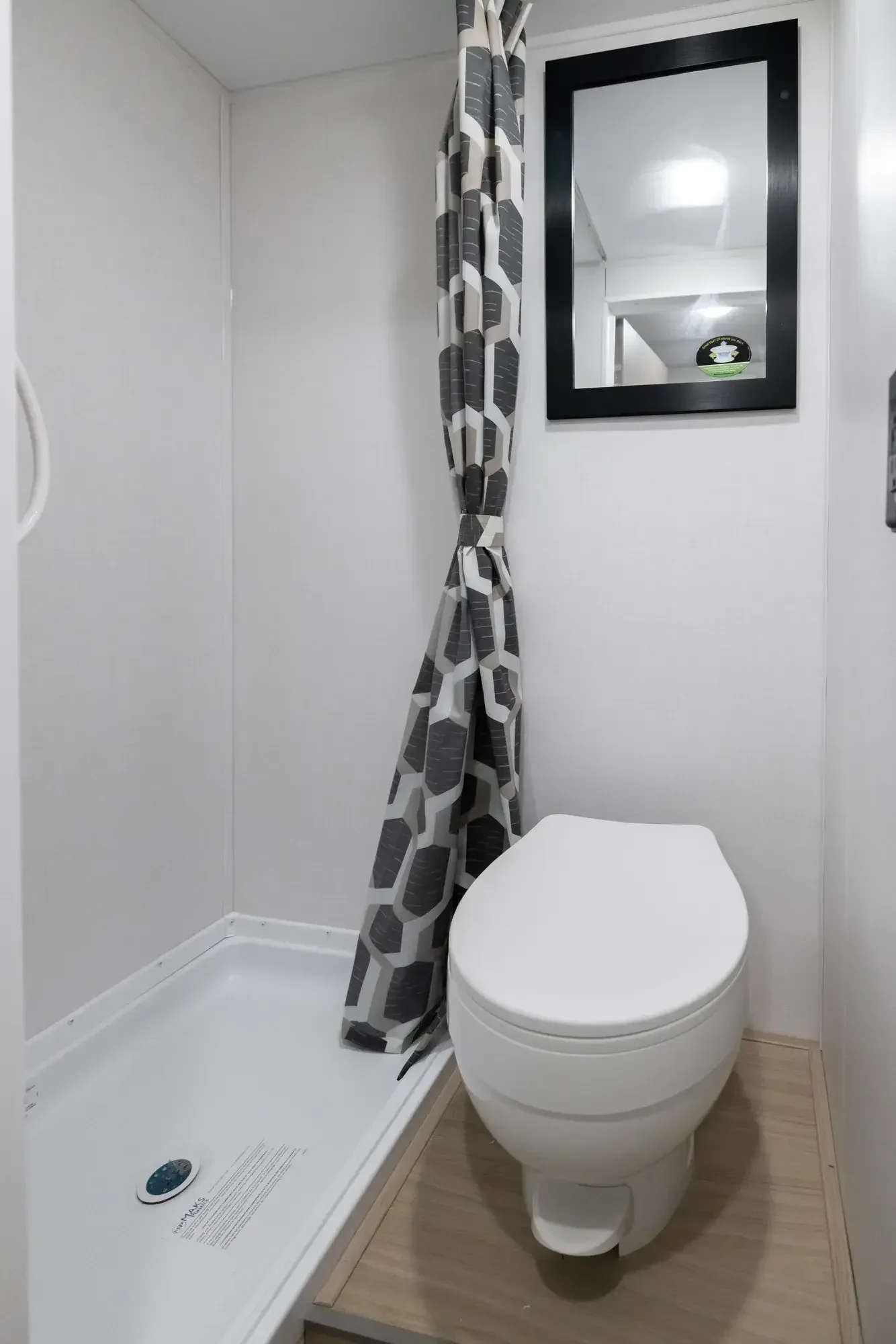 Forest River Viking 12RD 2027 — Salle de bain