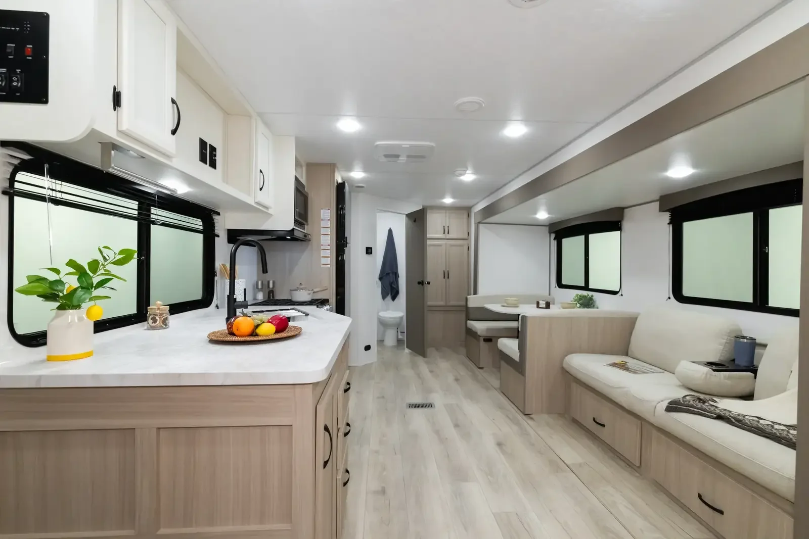 Forest River Viking 25RBS 2027 — Vue de l'avant vers l'arrière