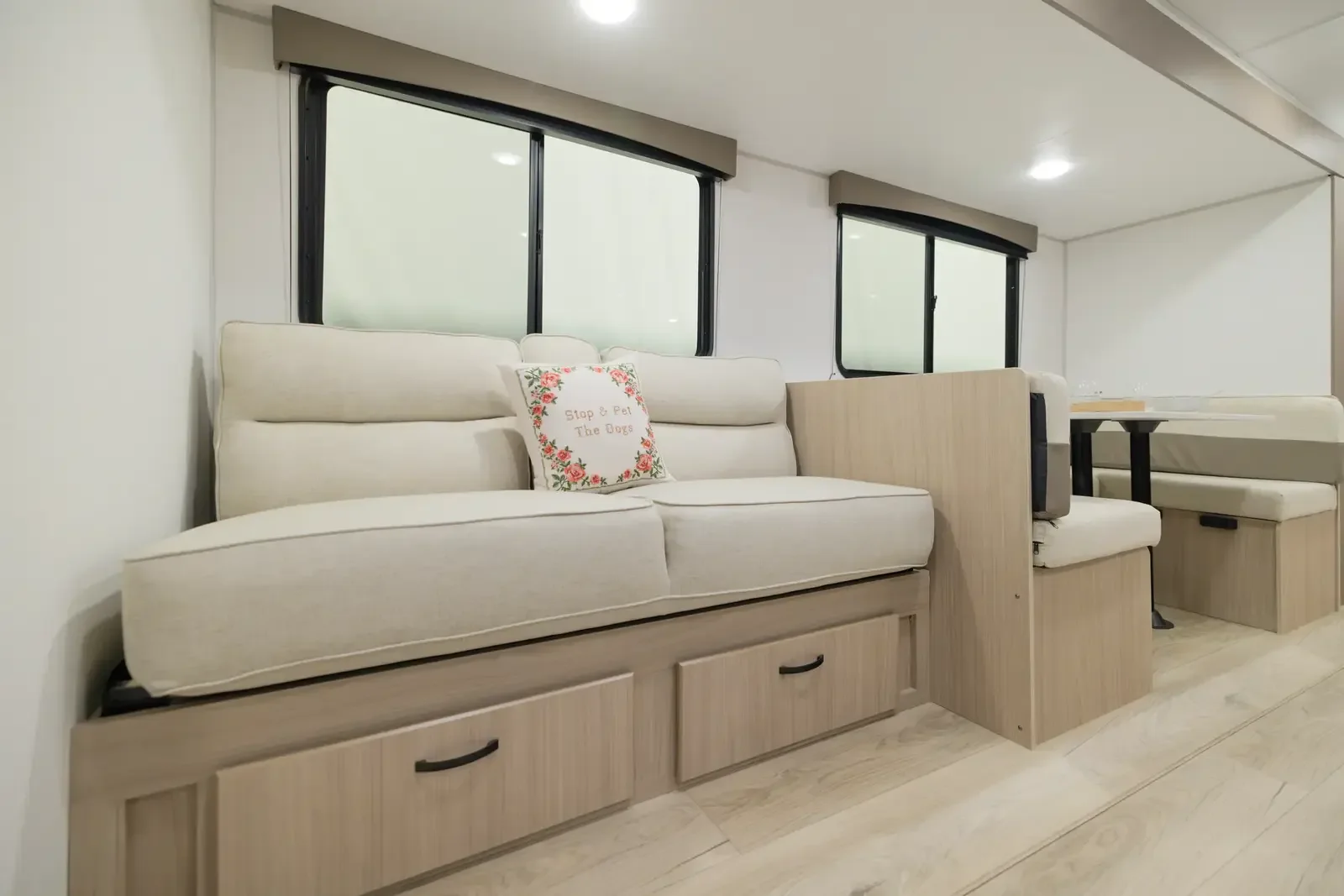 Forest River Viking 262DBS 2027 — vue intérieure 17