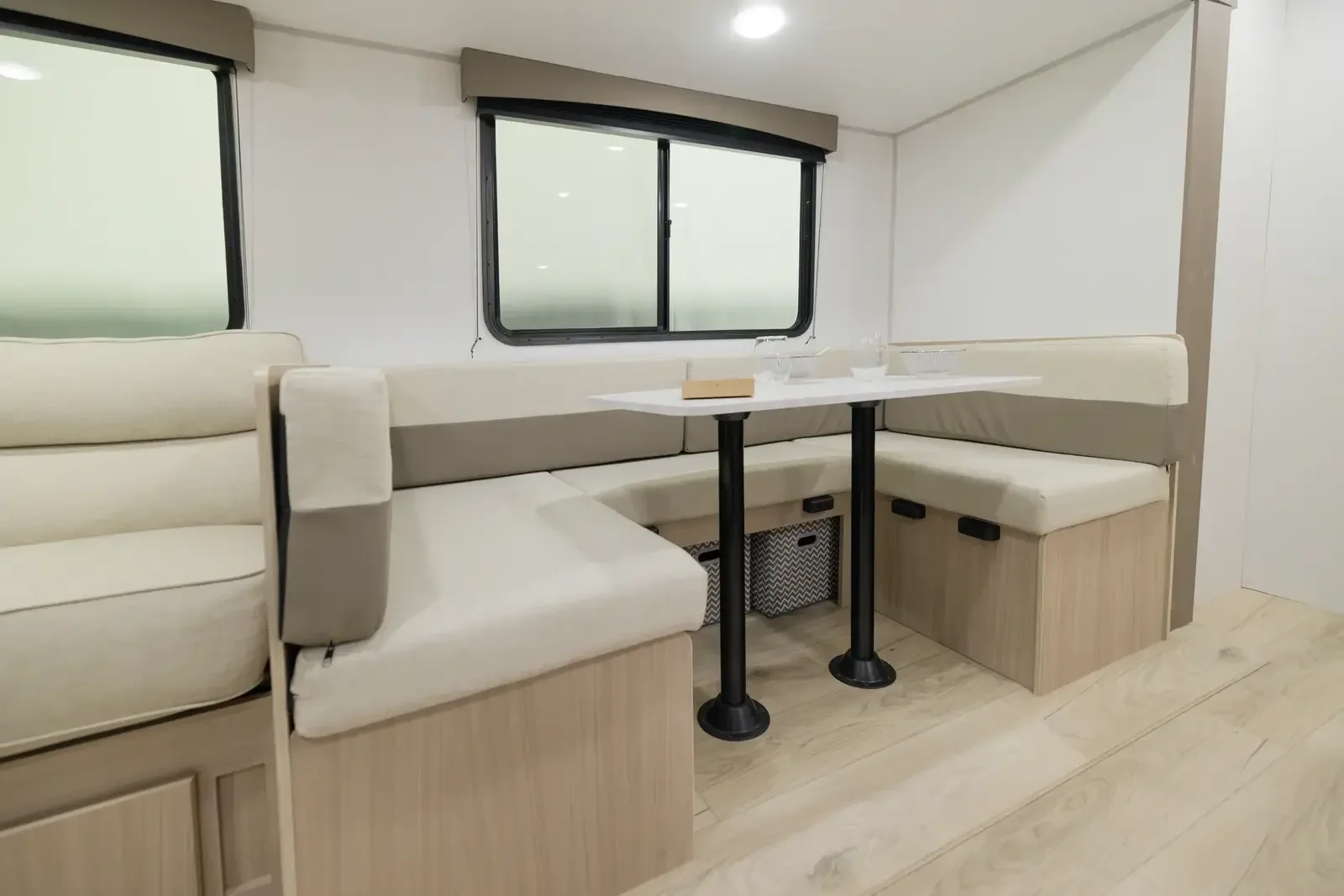Forest River Viking 262DBS 2027 — vue intérieure 13