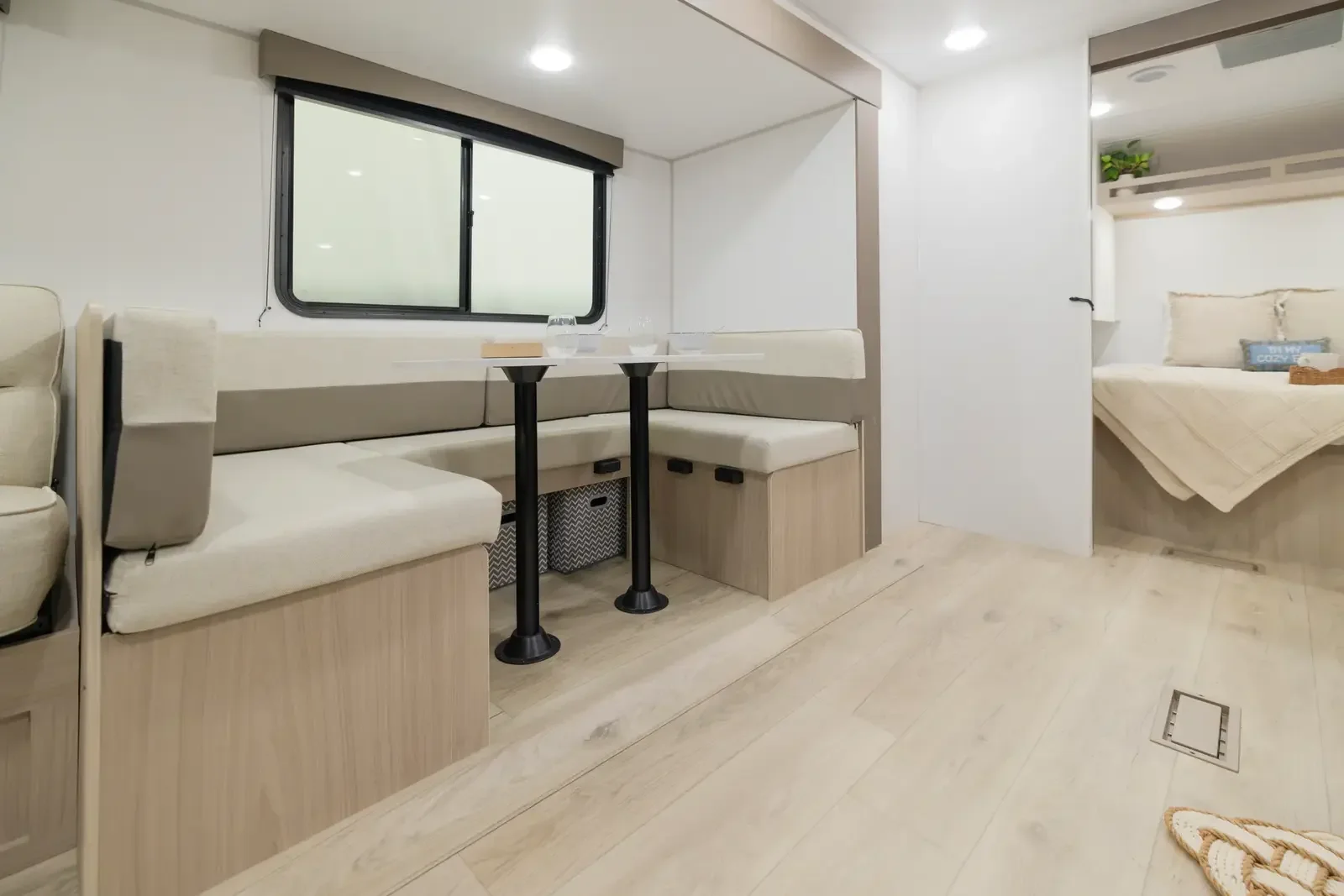 Forest River Viking 262DBS 2027 — vue intérieure 16