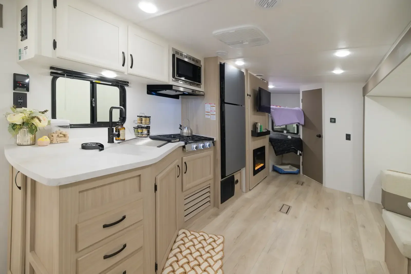 Forest River Viking 262DBS 2027 — vue intérieure 3