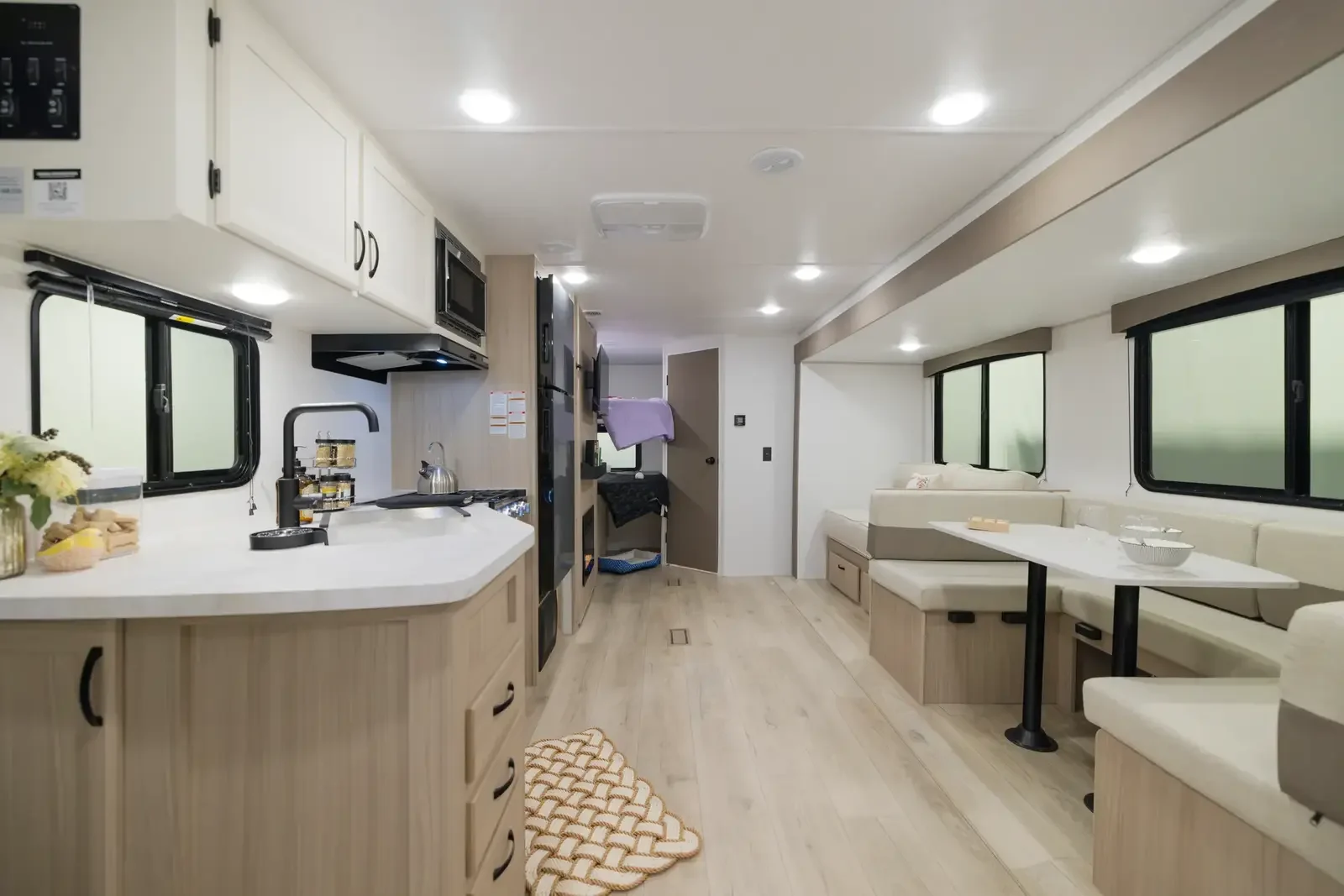 Forest River Viking 262DBS 2027 — vue intérieure 4