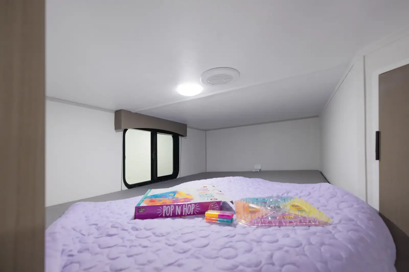 Forest River Viking 262DBS 2027 — vue intérieure 11