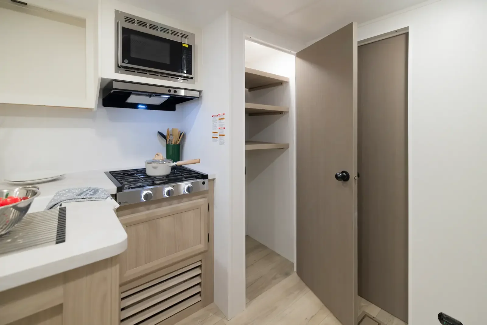 Forest River Viking 26BHD 2027 — vue intérieure 2