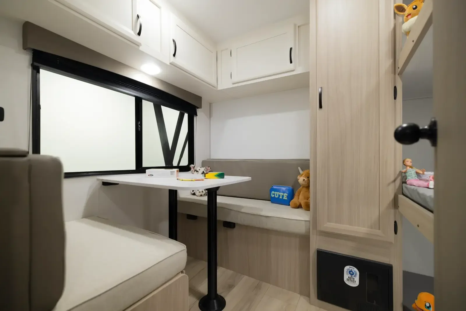 Forest River Viking 26BHD 2027 — vue intérieure 10