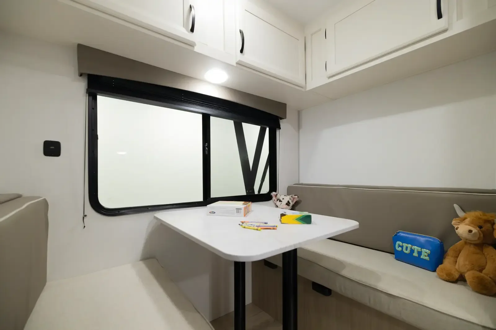 Forest River Viking 26BHD 2027 — vue intérieure 11